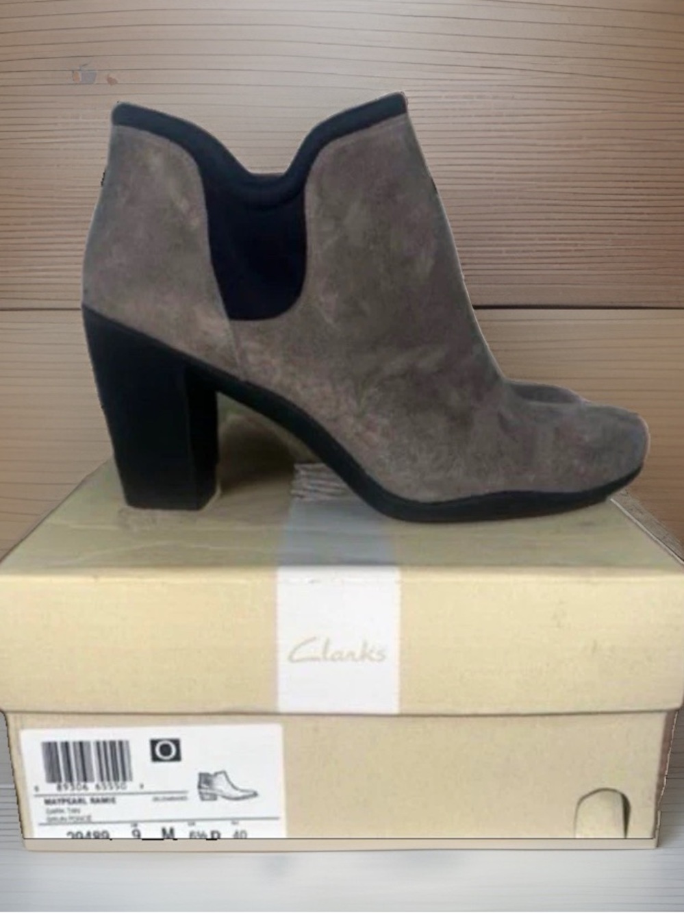 Clarks Artisan Adya Bella grey suede ankle booties, Women’s size 9